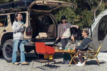 キャンパーに迫る“魔の時間”を解消！クルマの中も飽きさせない「音楽系ギア」の実力とは