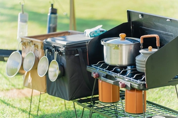 キャンプで便利なグッズおすすめ43選！季節ごとに活躍するギアも紹介