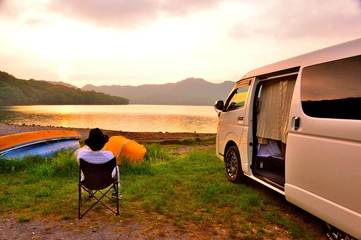 車中泊キャンプの魅力や注意点を解説！初心者におすすめの18アイテムも紹介