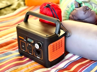 【容量別】キャンプにおすすめのポータブル電源15選！選び方や長持ちさせるコツも紹介