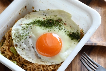 いつもの「カップ焼きそば」が激うま！ちょい足しアレンジ10選