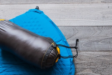 インフレーターマットのおすすめ5選！コンパクトな登山用や軽量モデルを紹介