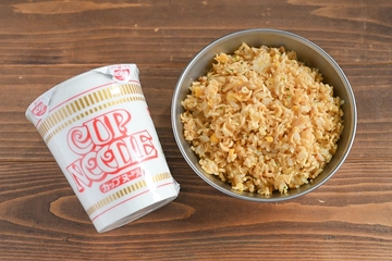 【話題】カップヌードルでチャーハンをつくってみた！キャンプ飯にも最適