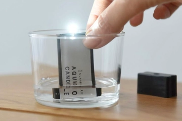 もう困らない！噂の「水で光るLEDライト」がキャンプ的デザインに