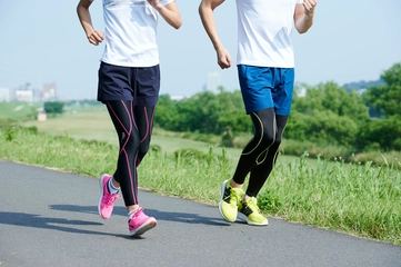 おすすめのランニングタイツ11選！走りをサポートする効果とナイキ・アシックスの人気モデルを紹介