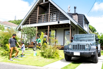 “そとなか”をシームレスにつなぐ。「BESSの家とラングラー」が叶える自由な暮らしとは【Jeep×hinata's diary vol.02】