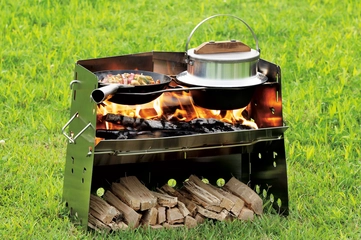 あの焚き火台で中華鍋や羽釜が使える！ユニフレームの新作ギア