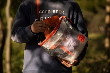 爆売れギアが進化！小型化でもっと楽しくなった「アウトドア トラッシュバッグ・ソロ」【hinataオリジナル】