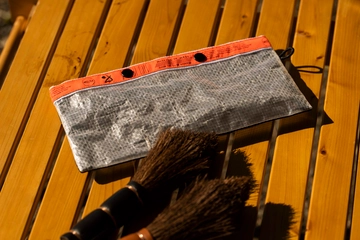 大定番「焚き火台用ブラシ」のお悩み解決！崩れない「メッシュケース」が新登場【hinataオリジナル】