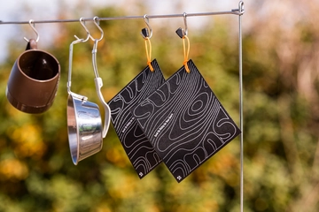 ギア保管の新常識！価値を守るキャンプ専用「除湿＆消臭シート・SUU」が登場【hinataオリジナル】