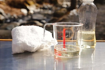 自重の50倍吸収！キャンプの油処理が楽になる「新クリーナー」が登場【hinataオリジナル】