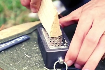 フェザースティックよサラバ！？おろし金感覚な「火の素メーカー」が限定販売