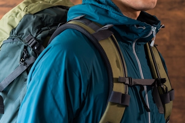 登山向けウインドブレーカーおすすめ20選｜防寒や日焼け対策に！軽量モデルも紹介