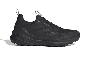 アディダス テレックスを徹底紹介！キャンプで頼れるAX4ゴアテックスも