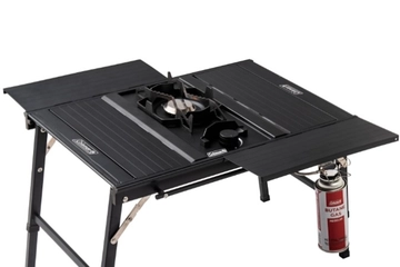 コールマンから遂に！26年新作は“フラット”なCB＆OD缶OKのバーナー＆テーブル