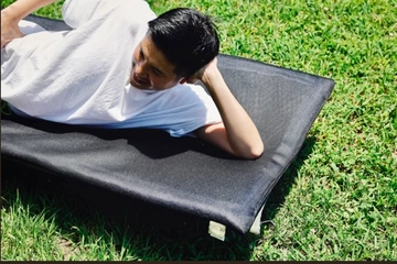 キャンプでよく眠れない人へ。布団メーカーの答えがこれだった【目利きのキャンプギア】