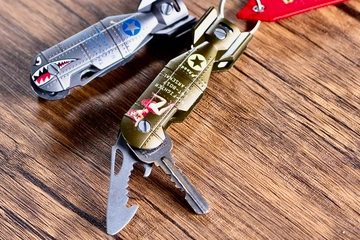「また売り切れそう…」キャンパーが二度見する“サメ型キーホルダー”が進化していた【目利きのキャンプギア】