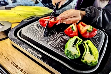 洗い桶なのに“まな板”になる。荷物を増やしたくないキャンパーの正解でした【目利きのキャンプギア】
