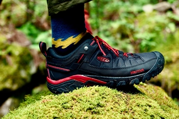KEEN×Marmotが初コラボ！人気「ターギー」をベースにした“街でも山でも履ける”特別モデル