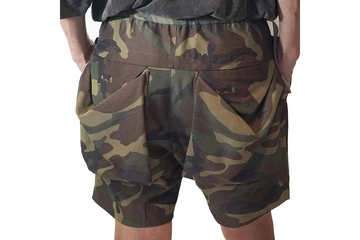 【目利きのキャンプギア】今欲しい「カモ柄」パンツ！手ぶら派にうれしいヒップバッグ的機能にも注目