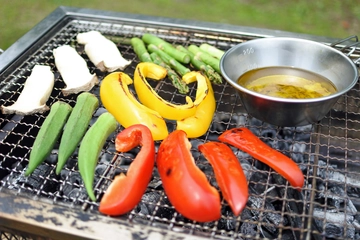 コールマンのグリルでかなえる☆BBQや燻製を味わうアウトドアライフ☆