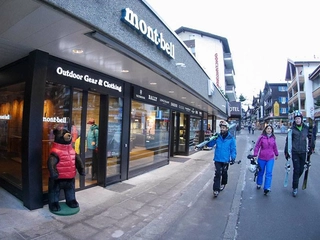 超絶目を引く店頭のクマ!アウトドアブランド モンベルの魅力とおすすめアイテム10選