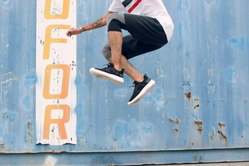 まるで “浮く”ような感覚！Tevaの新作スニーカーは履き心地抜群！