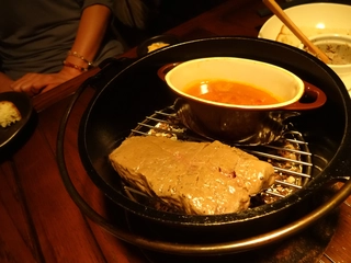 ダッチオーブン/スキレットでも燻製が!?ひと工夫で絶品キャンプ飯