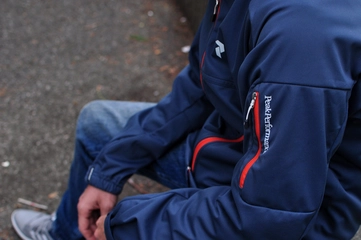 この冬注目！『ピークパフォーマンス』のアウターでアウトドアファッションを格上げ！