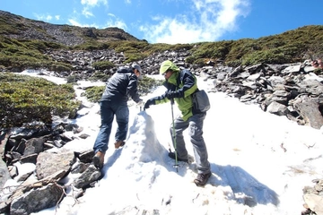 ミドルレイヤーが鍵？快適に冬の登山をするためのおすすめアイテムを紹介！