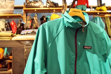 パタゴニアのマウンテンパーカー4選！人気の理由はデザインと機能性にアリ