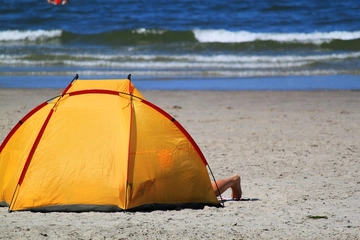 夏が待ちきれない!海におすすめのビーチテントの上手な選び方&人気アイテムをご紹介