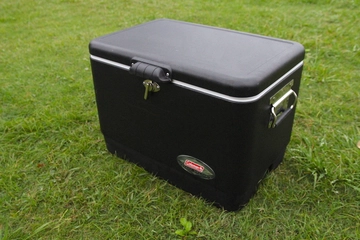 黒色のクーラーボックス6選！モノトーンでシンプルなサイトづくりに