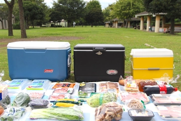 【検証】キャンプのクーラーボックスのサイズ選び！大きさ・容量の目安は？