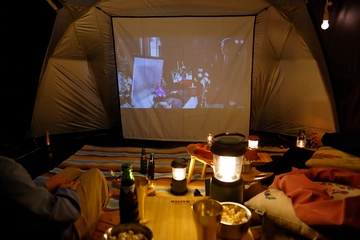 映画を楽しむキャンプライフ。堪能するために抑えておきたい3つのポイント
