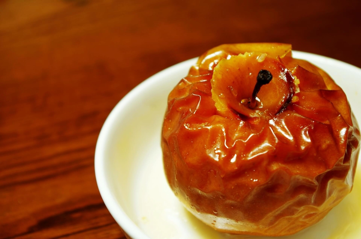 焼きリンゴって意外に簡単 おすすめレシピとアレンジの楽しみ方 キャンプ アウトドア情報メディアhinata