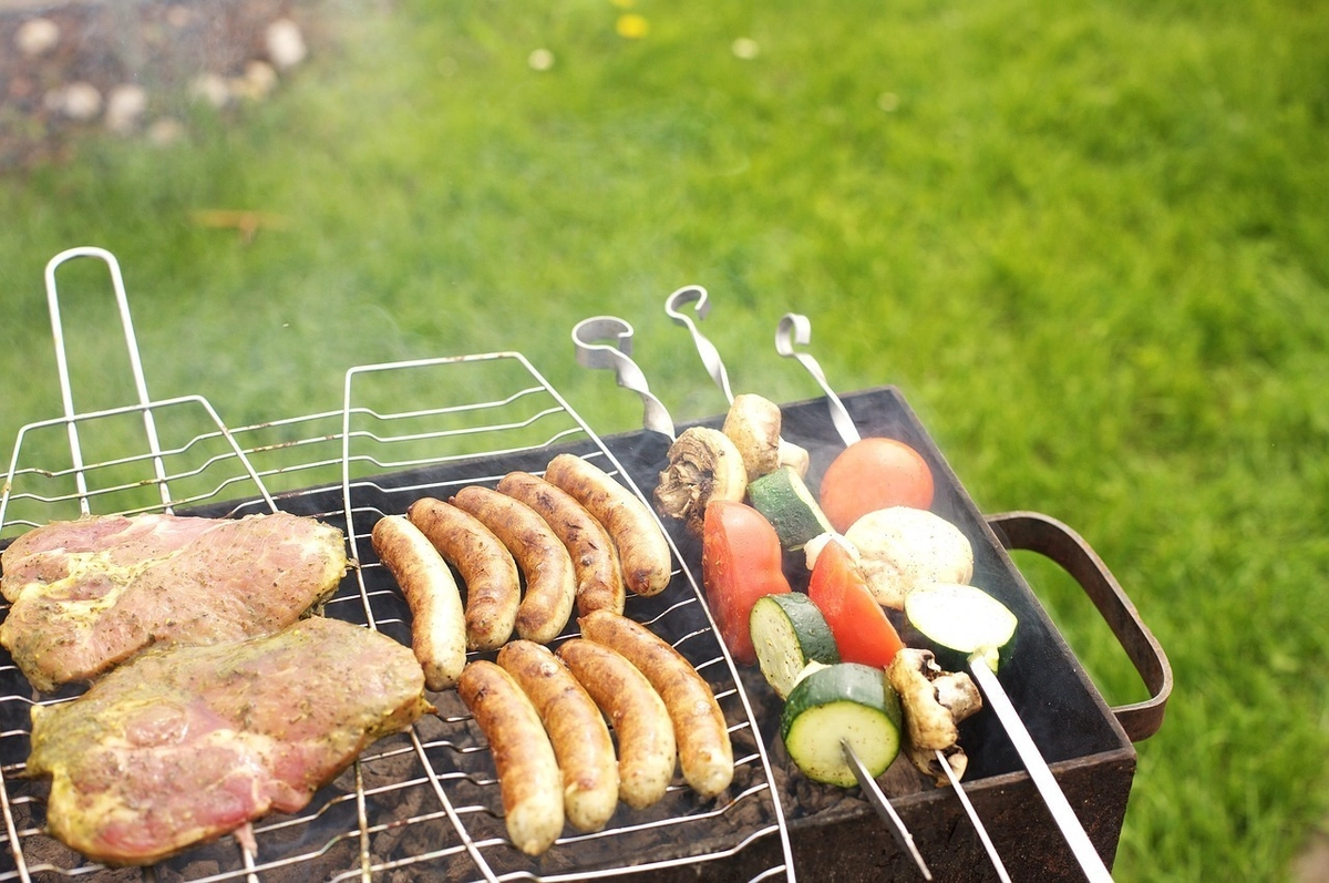 肉を制するものはバーベキューを制す 必要な量やおすすめの種類は キャンプ アウトドア情報メディアhinata