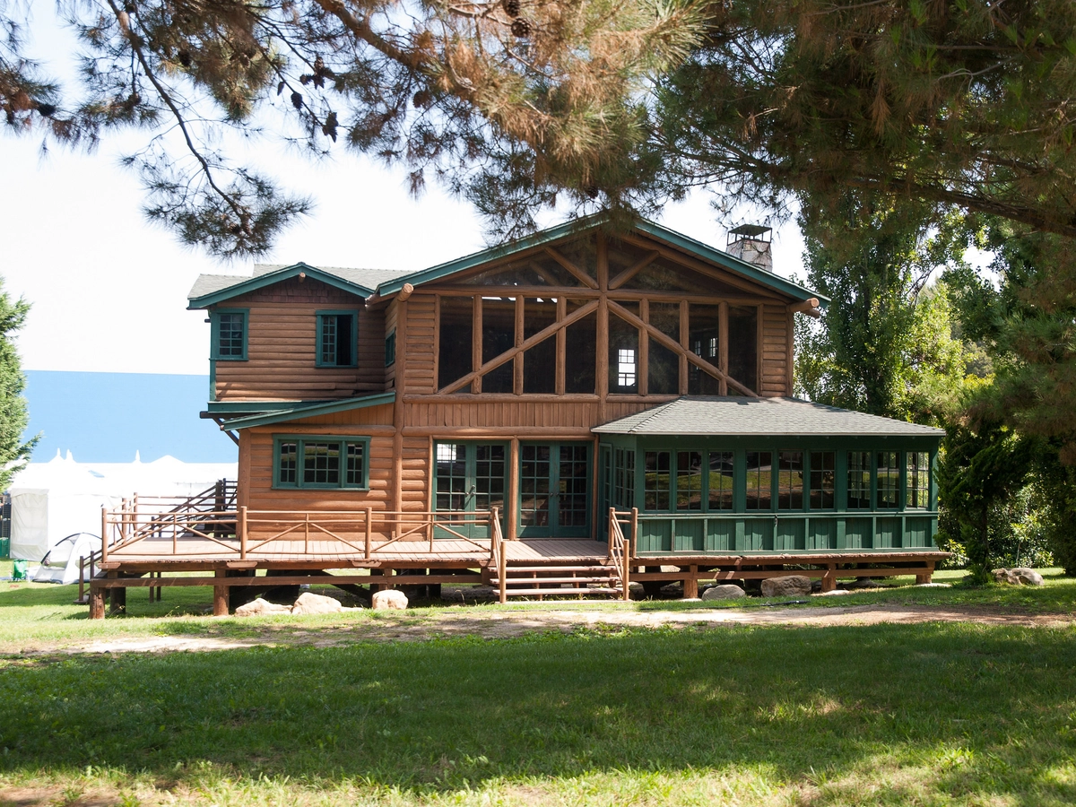 セルフビルドは意外と簡単 憧れのログハウスを大自然に建てる方法を徹底解説 キャンプ アウトドア情報メディアhinata