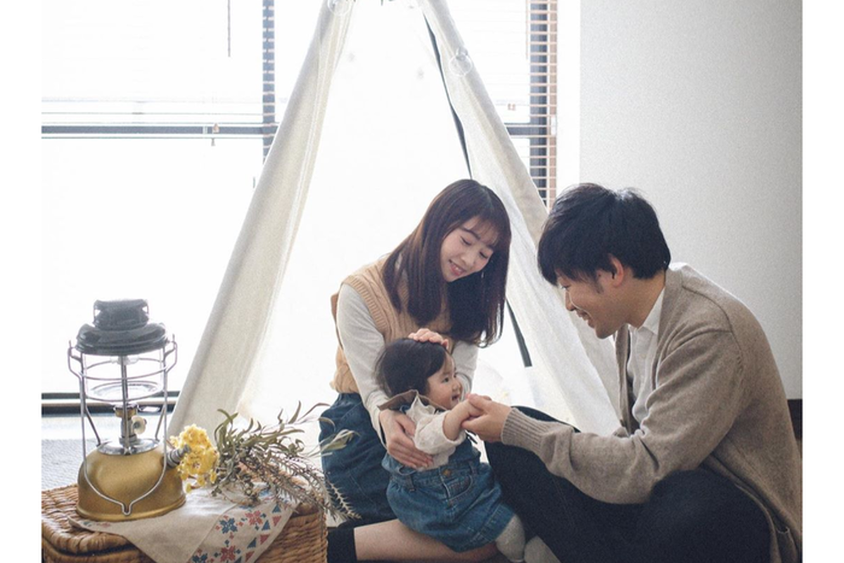 家族3人でおうちキャンプしている様子