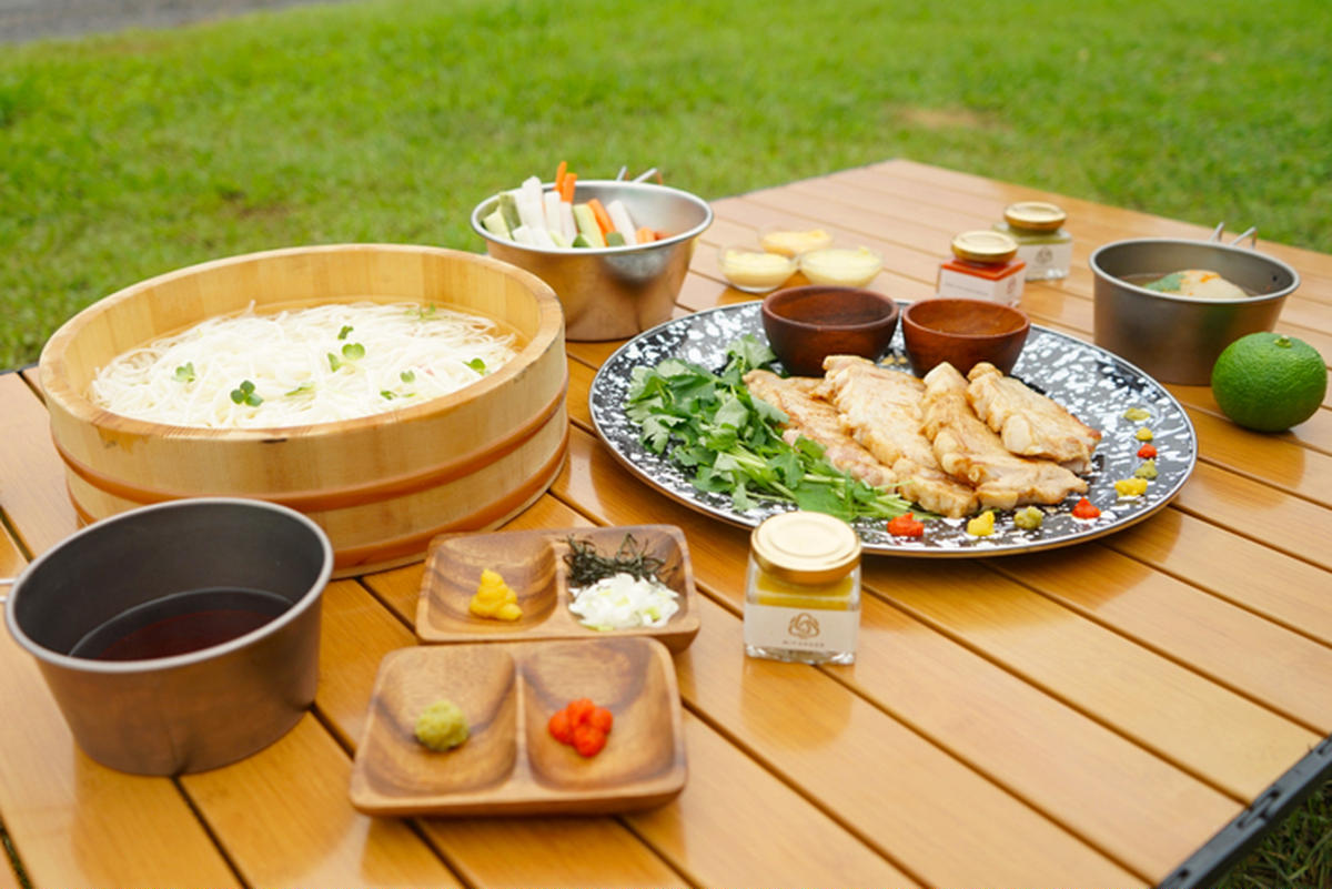 キャンプの食卓