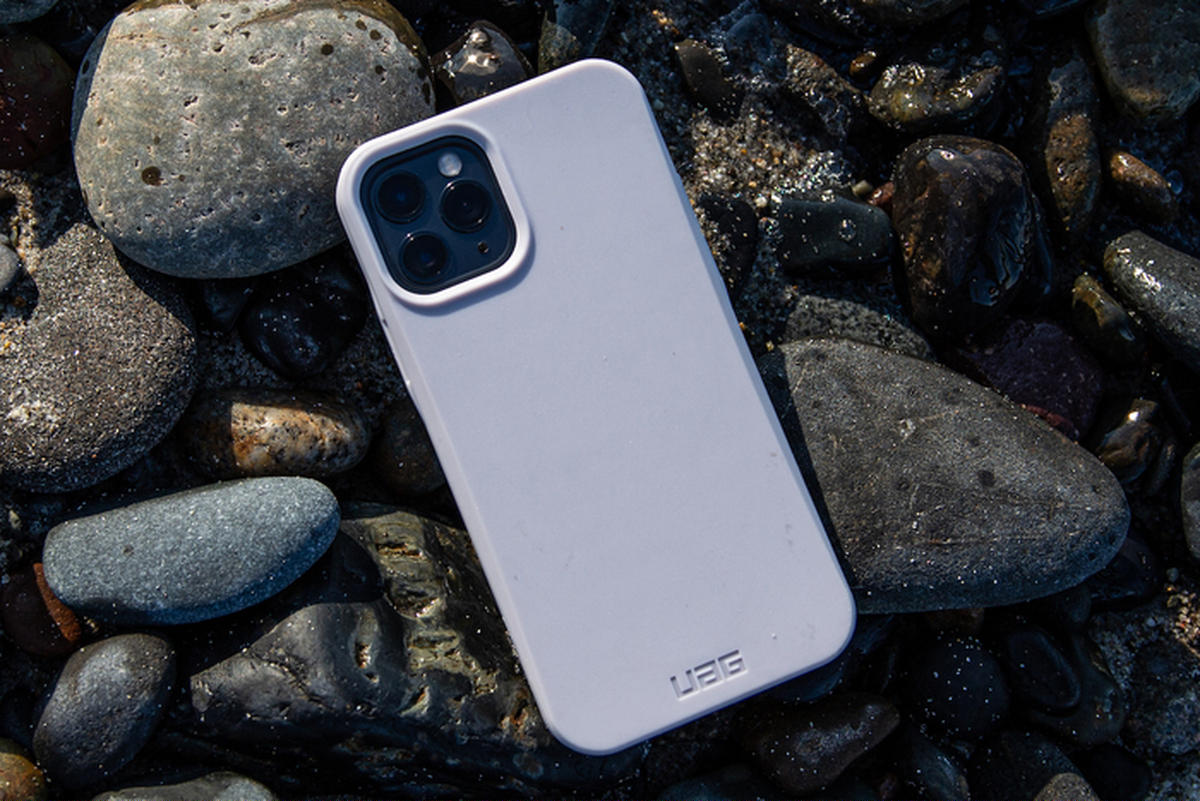 キャンパーが持つべきスマホケースはこれ タフでエコな Outbackケース とは キャンプ アウトドア情報メディアhinata