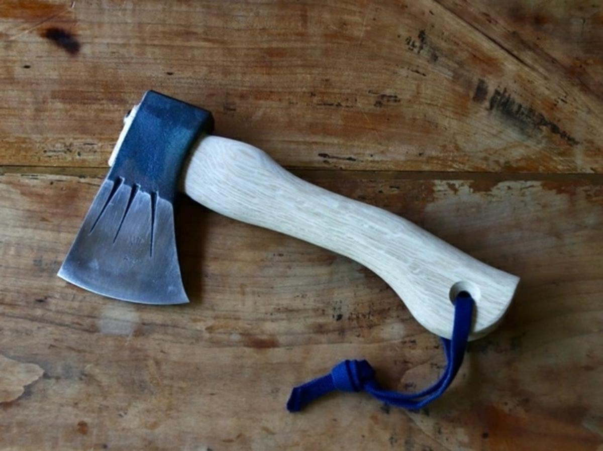 キャンプで使いやすい斧おすすめ15選 なぜ必要 ナタの違いは キャンプ アウトドア情報メディアhinata