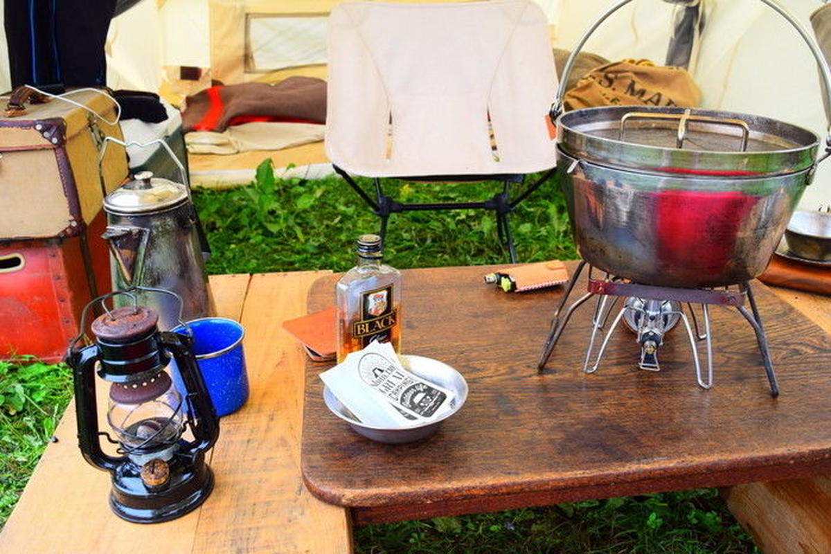 ダッチオーブンレシピ30選 キャンプ場で美味しいご飯を食べよう キャンプ アウトドア情報メディアhinata