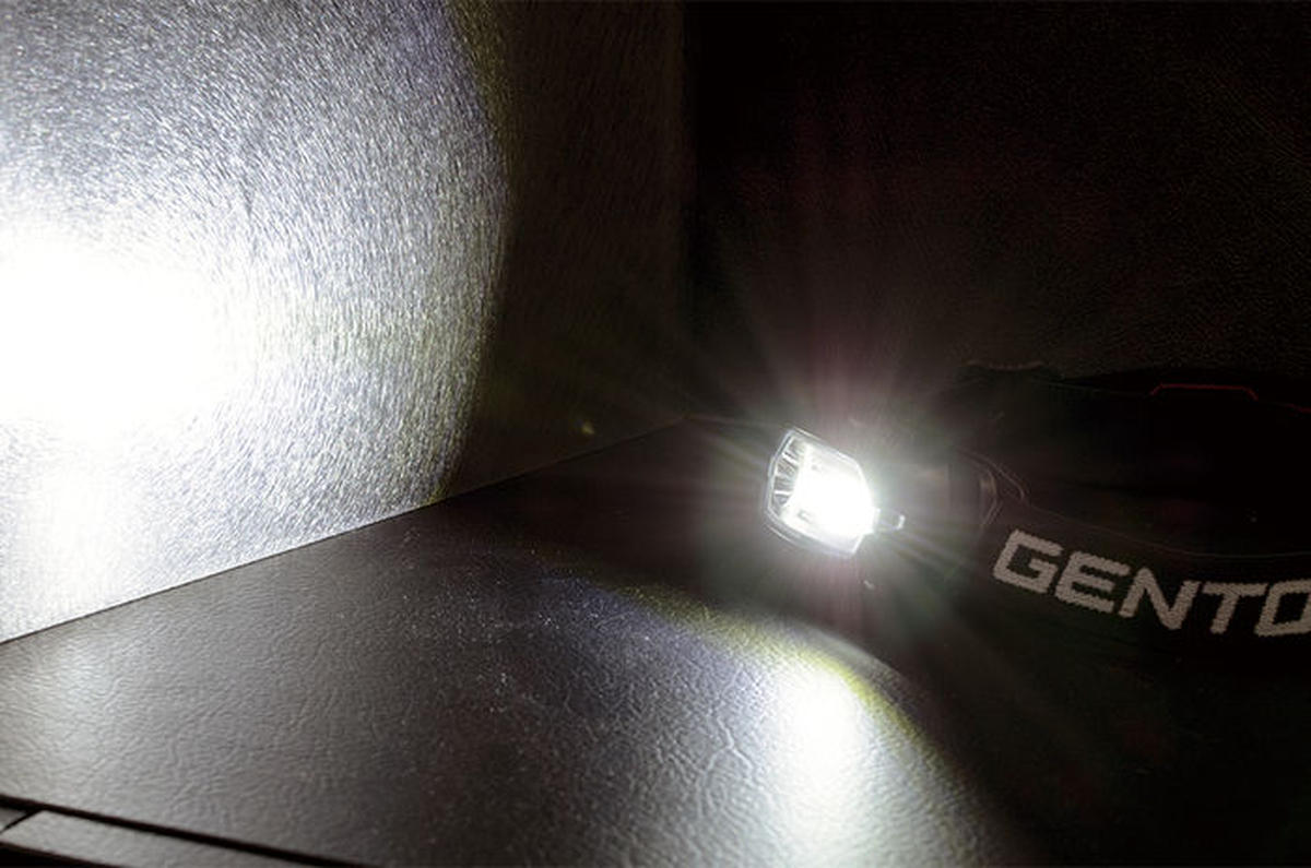 往復送料無料 Gentos Gt 301d ジェントス Led ヘッドライト ヘッドランプ オートディマー アルカリ単三電池3本 Materialworldblog Com