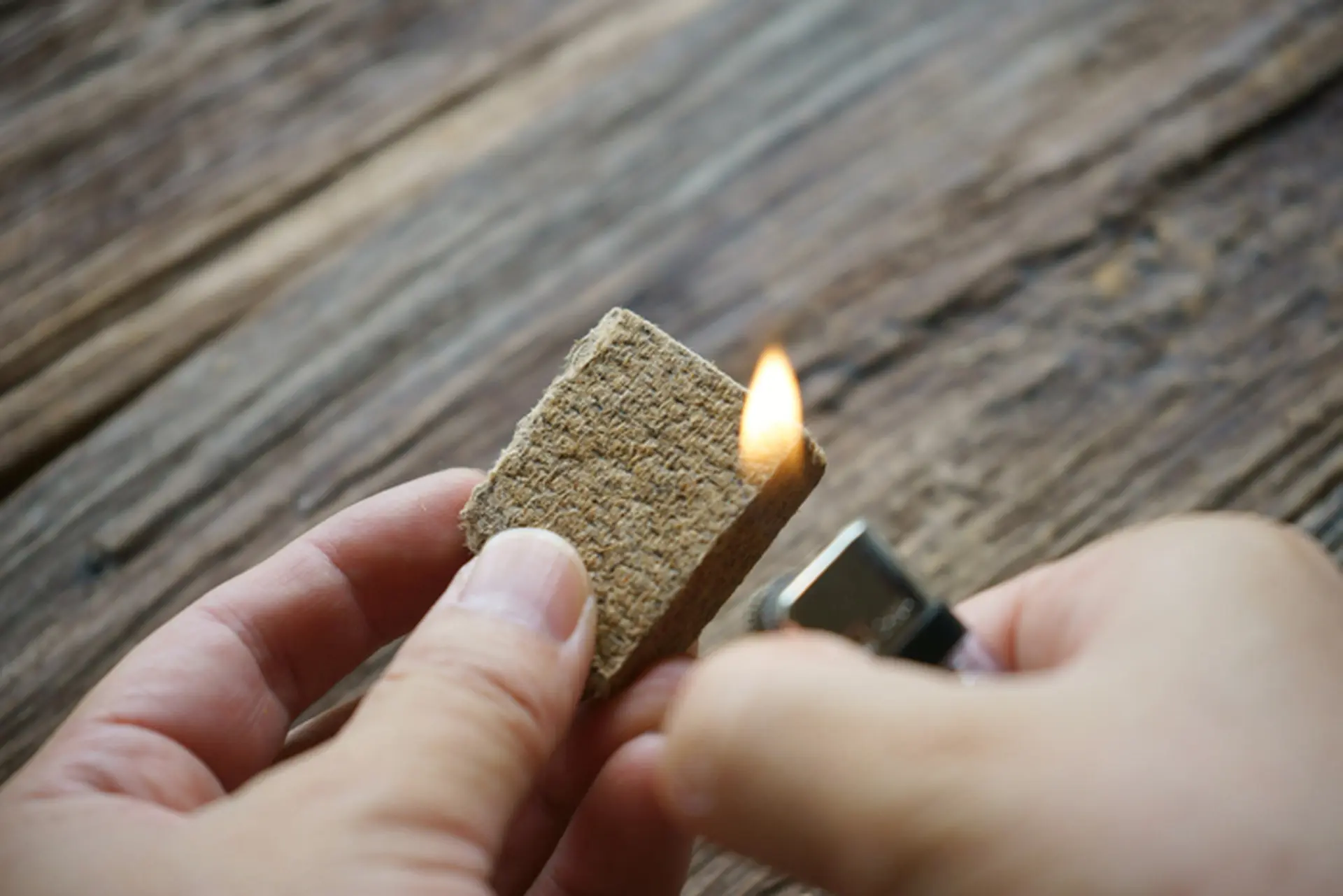 火おこしに便利な「着火剤」おすすめ18選!使い方や注意点、忘れた時の代用品も | キャンプ・アウトドア情報メディアhinata