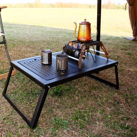 試作の山から発掘された逸品！クールな万能カウンターテーブル