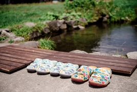 KEEN×SOUTH2 WEST8の水遊びサンダルが登場！キャンプに釣りに、水辺の