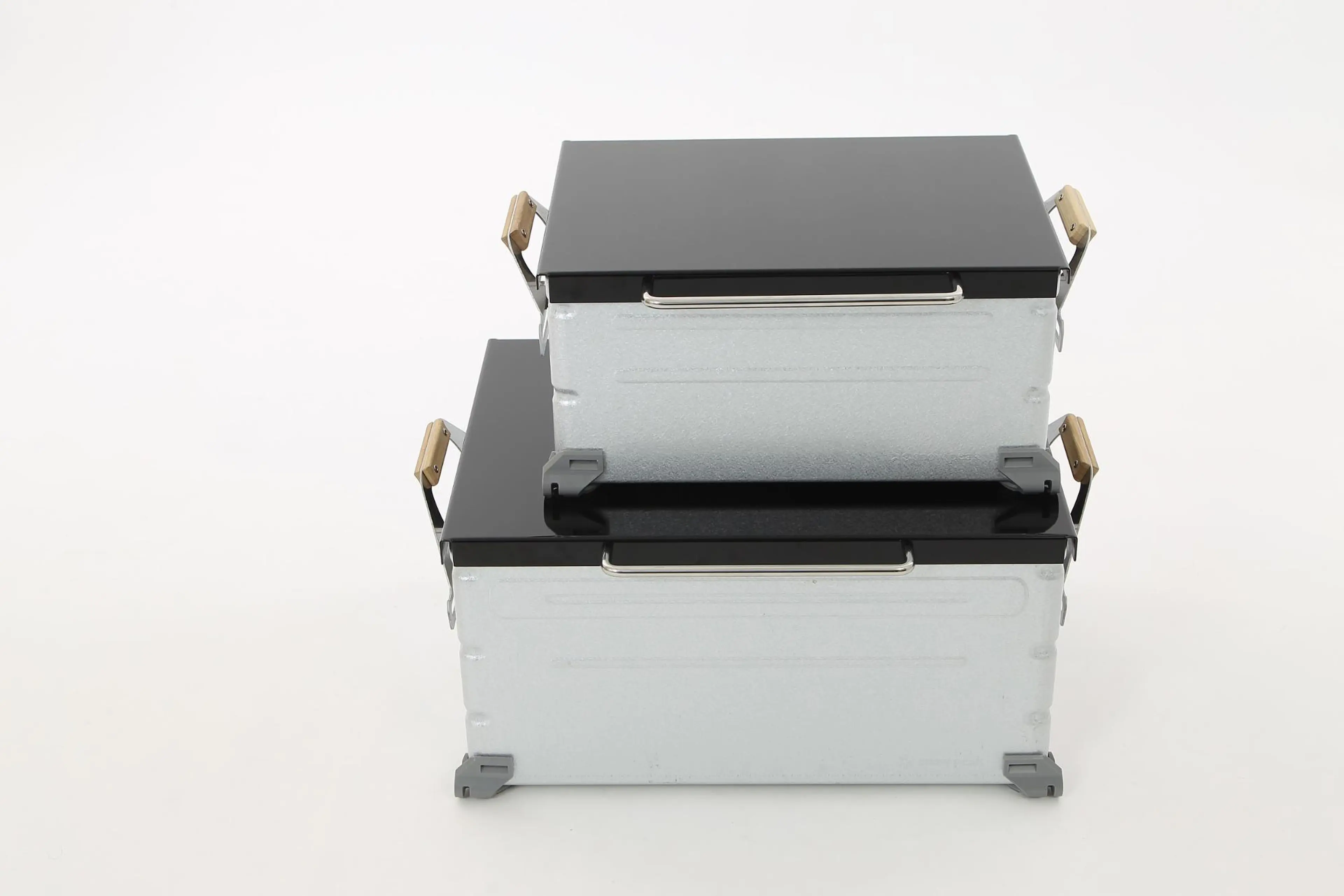 FREEDOM」からブラックカラー平板天板が登場！鏡面とマットどっちを