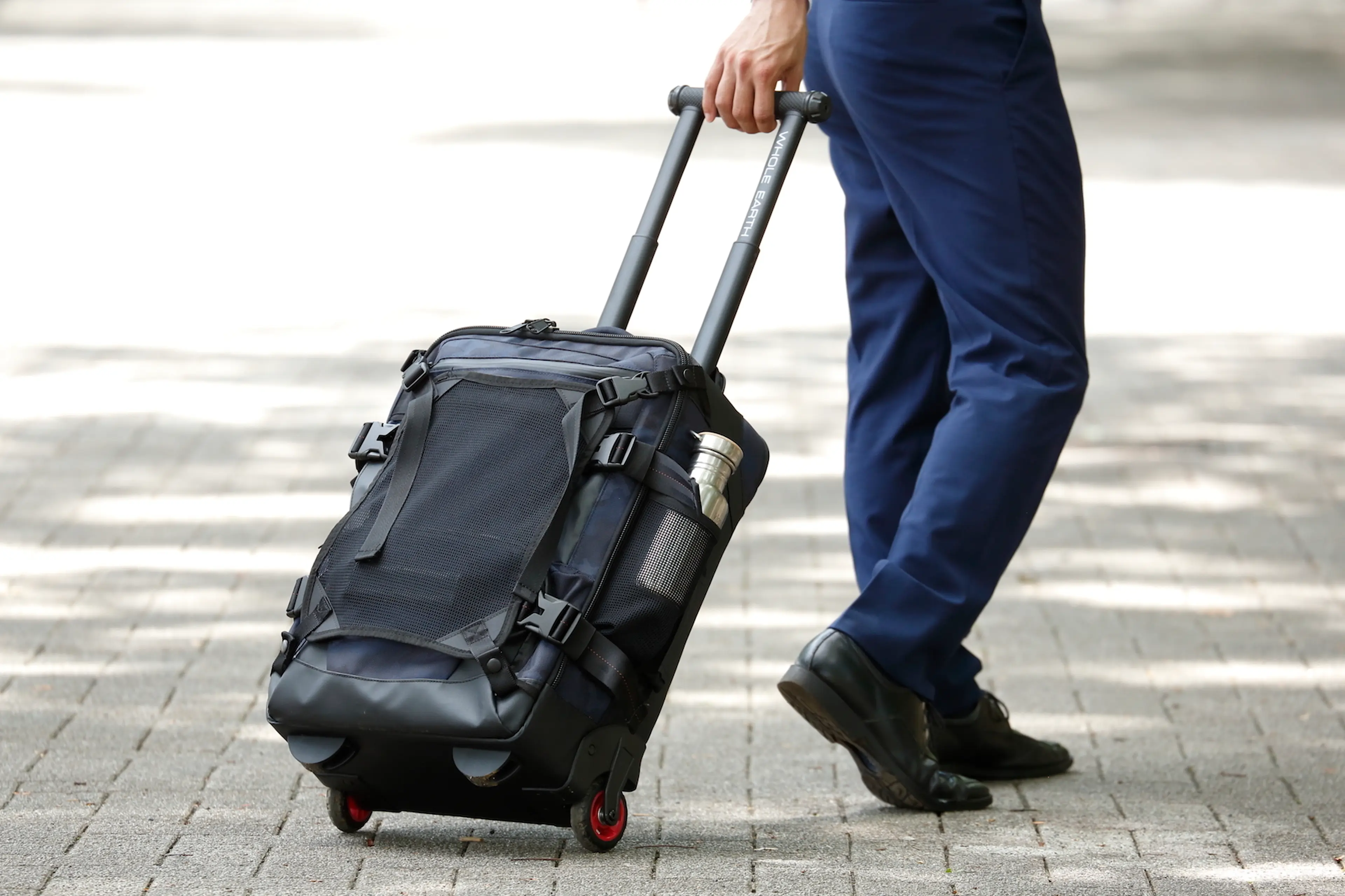 WHOLE EARTH EXPLORER キャリーケース スマートに持ち運ぶ。アウトドアブランド発「新作キャリーバッグ」の