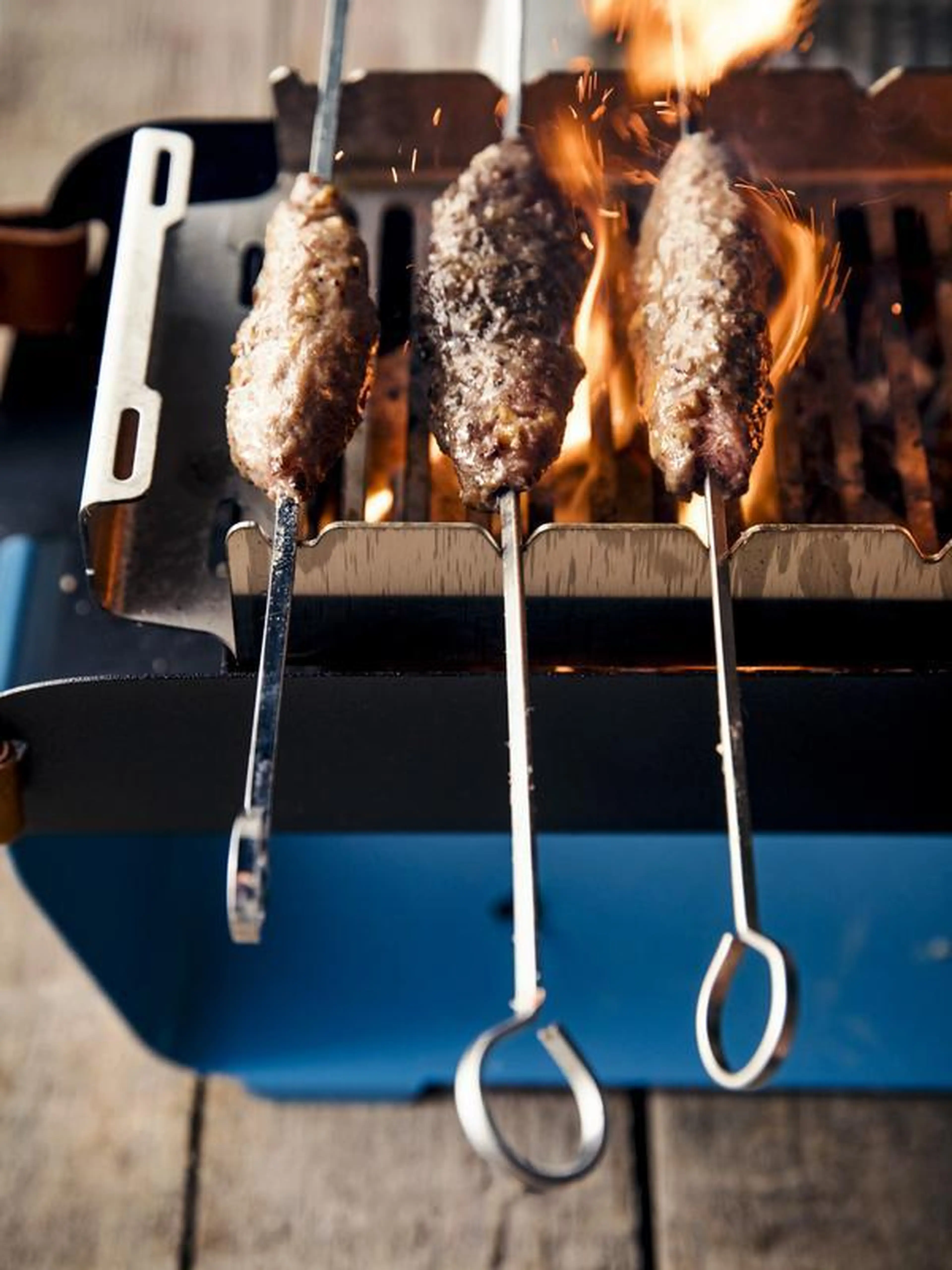 ポータブルアウトドアグリル UNA Grill 片手で持てる女子の味方！見た目の可愛さも抜群なUNA GRILLが最強って